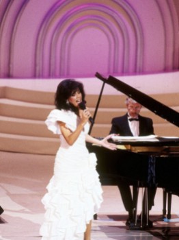 frederick-watkins-marilyn-mccoo-performs-at-the-songwriters-hall-of-fame-may-11-1989