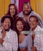 Unspecified - 1971: (L-R) Marilyn McCoo, Ronald Townson, Billy Davis, Jr, Florence LaRue, Lamonte McLemore, The Fifth Dimension promotional photo for the ABC tv special 'The 5th Dimension Traveling Sunshine Show'. (Photo by Walt Disney Television via Getty Images)